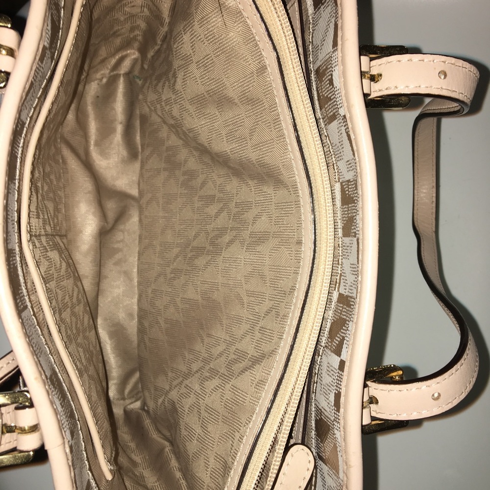 Michael Kors Jet Set Snap Pocket Med Tote & Wallet - Picture 4 of 8